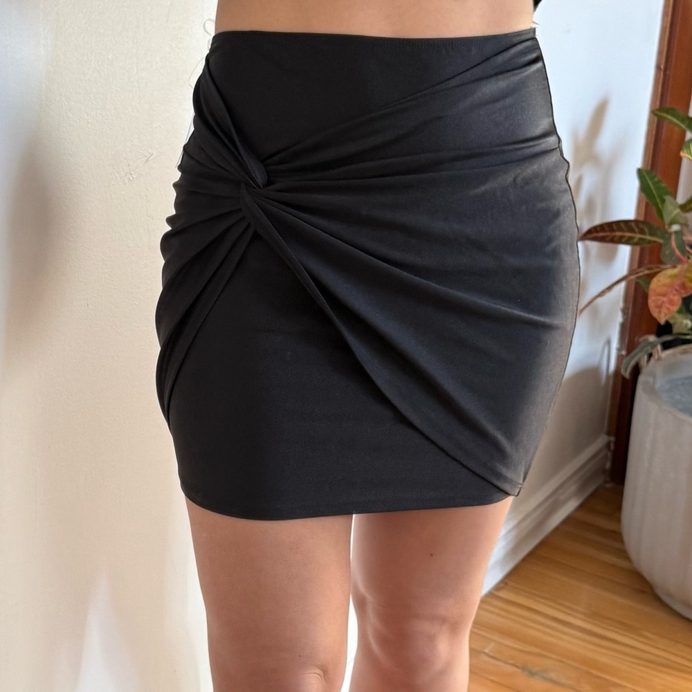 🆕 NWT Black Draped Mini Skirt Simons Blue Blush